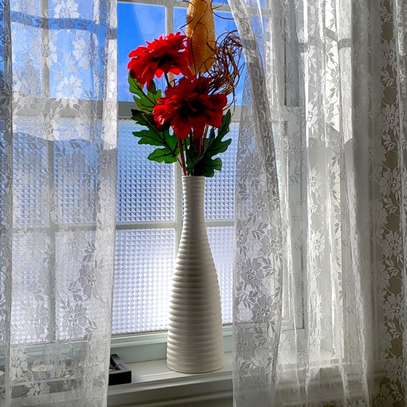 Beige vase - Picture 1 of 3